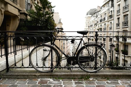 París busca fomentar un entorno más amigable para peatones y ciclistas. Foto: Unsplash