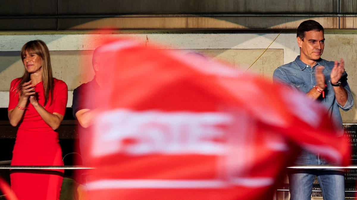 Pedro Sánchez, primer ministro de España, y su esposa, Begoña Gómez. Foto: REUTERS.