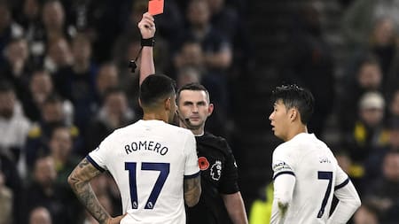 Cuti Romero vio la roja ante Chelsea. Foto: Reuters.