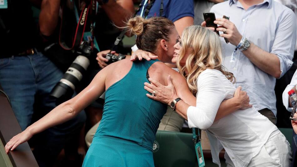 Simona Halep y Nadia Comaneci en Wimbledon