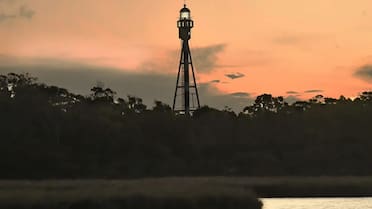 La playa de la Costa Atlántica más cerca de CABA: tiene termas marinas y uno de los faros más altos de Argentina