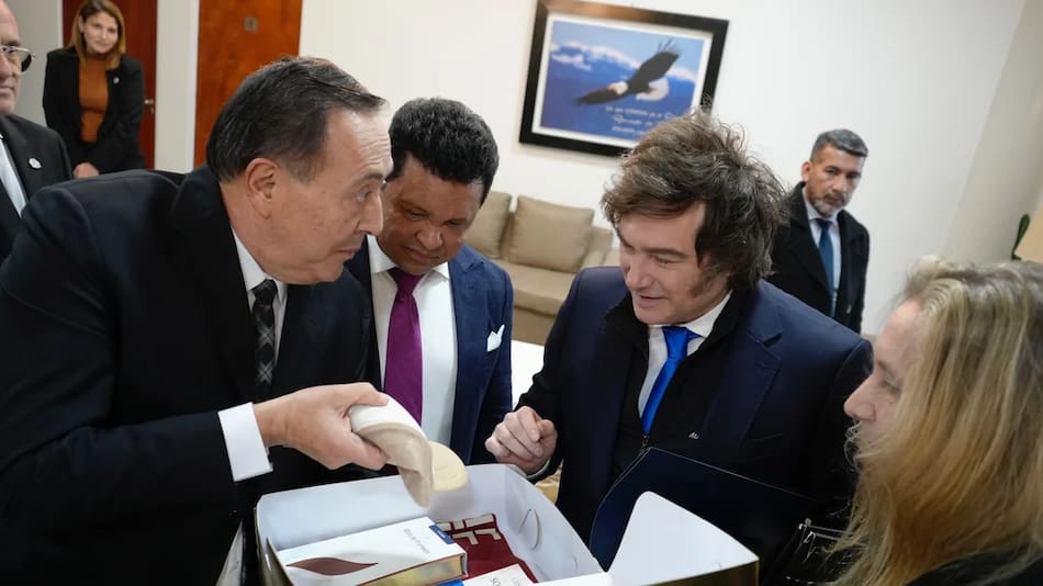 Jorge Ledesma con Javier Milei y su hermana Karina.