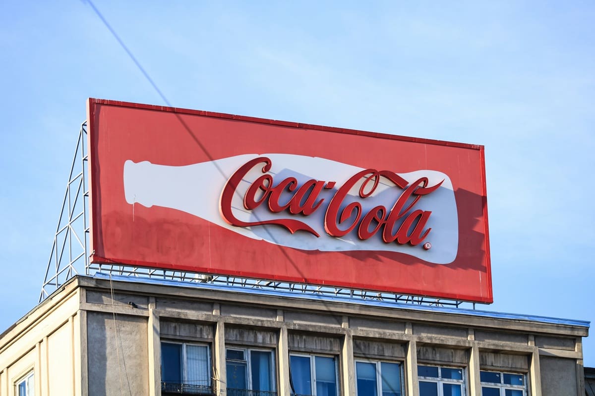 La Coca-Cola fue creada en 1886 por el farmacéutico John Stith Pemberton en Atlanta, Georgia, Estados Unidos.