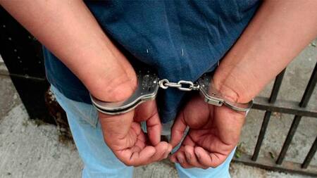 Detenido, esposado, policía, delito, inseguridad, policiales