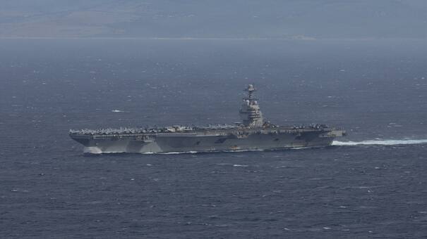 Alerta en Venezuela: el portaaviones más grande del mundo se incorporó al operativo antidrogas de Trump en América Latina