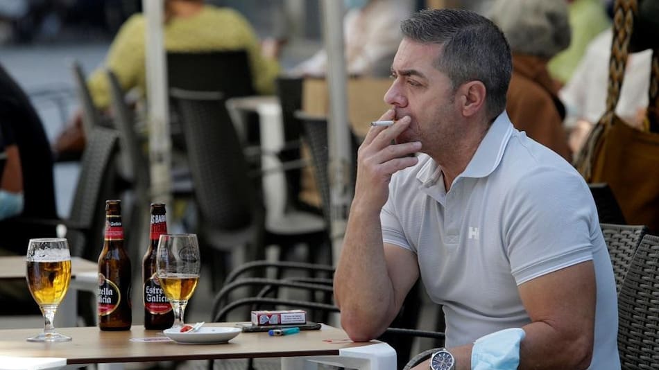 Coronavirus, España, pandemia, fumadores, Reuters