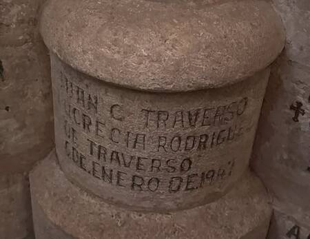 El altar en memoria de Juan María Traverso. Foto: Instagram @paulatraversook