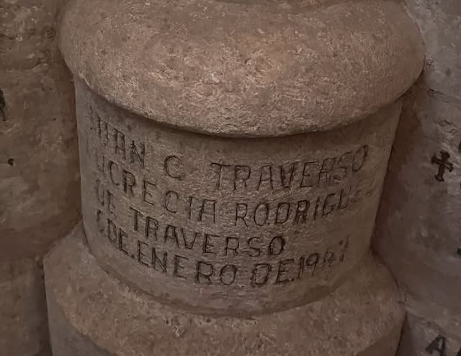 El altar en memoria de Juan María Traverso. Foto: Instagram @paulatraversook