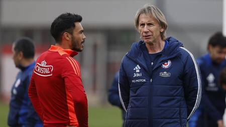 Ricardo Gareca fue sancionado por la Conmebol y se pierde el duelo ante Canadá. Foto: X @La Roja