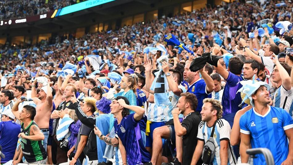 Hinchas argentinos, fútbol. Foto: Télam