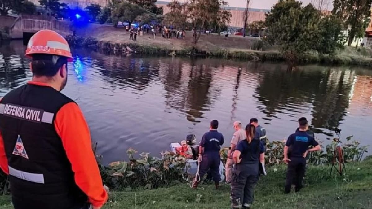 Operativo de búsqueda de joven desaparecido en el Riachuelo. Foto: NA