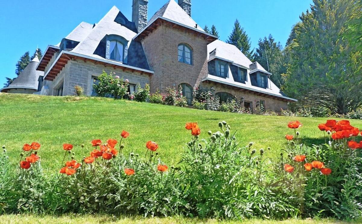 Jardines de la Residencia El Messidor de Villa La Angostura.