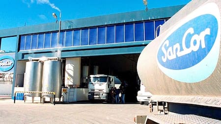 Altira, el gremio de lecheros, propone una serie de medidas de fuerza en SanCor. Foto: Télam.