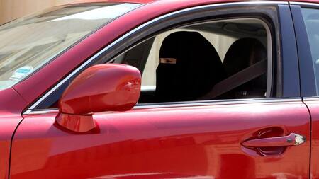 Mujeres podrán conducir en Arabia Saudita - Reuters -