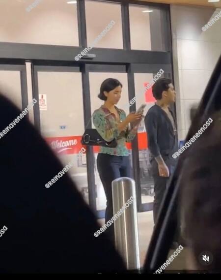 Christian Nodal fue vista con Angela Aguilar, cantante mexicana. Foto: Twitter.