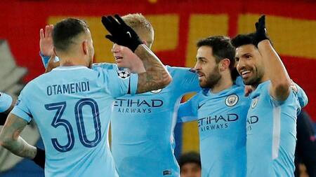 Champions League - Basilea vs. Manchester City - Agüero y Otamendi - Reuters