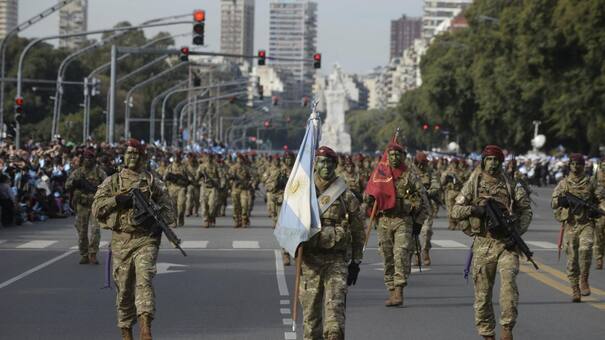 Desfile Patrio por 9 de julio: participaron 4.000 efectivos y veteranos de guerra