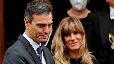 Pedro Sánchez evalúa renunciar tras una denuncia contra su esposa. Foto: Reuters
