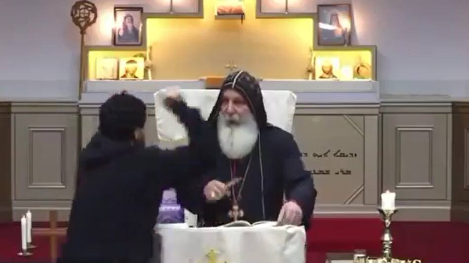 Ataque a un obispo australiano. Foto: captura de video