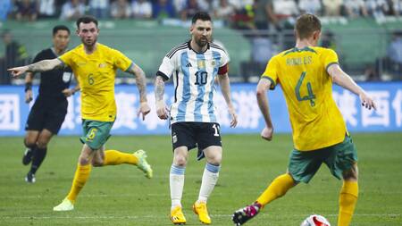 Con un golazo de Messi, Argentina le ganó 2 a 0 a Australia en el inicio de la gira por Asia