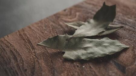 Hojas de laurel. Foto: Unplash.