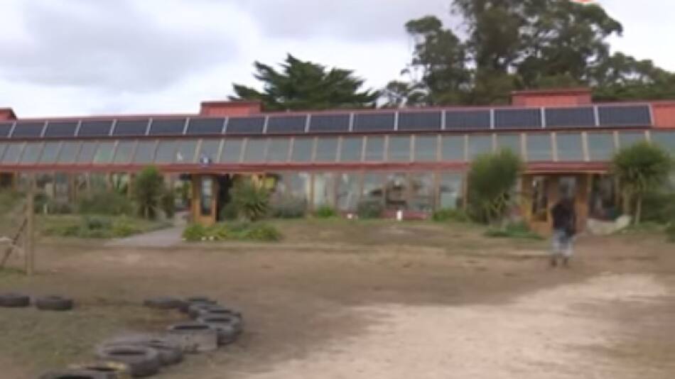 La Escuela Primaria N°12 es la única institución educativa enteramente sustentable. Foto: Captura