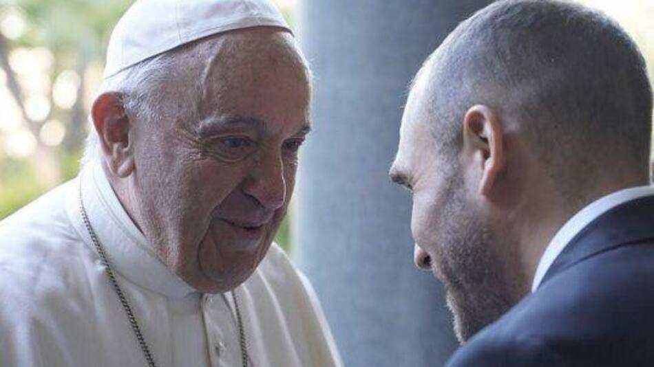 Papa Francisco con Martín Guzmán en un encuentro