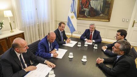 Alberto Fernández en Casa Rosada junto a Omar Perotti, Gustavo Bordet y Gildo Insfrán, AGENCIA NA