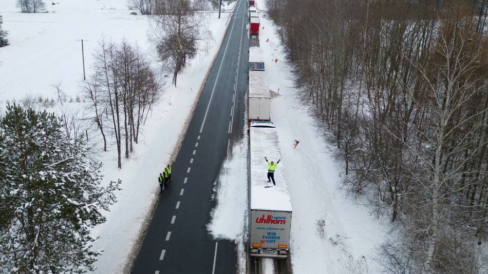 Bloqueo del paso fronterizo entre Ucrania y Polonia. Video: Reuters.