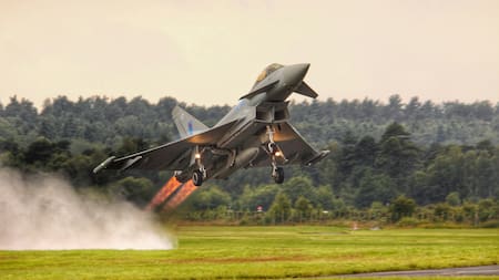 El Reino Unido desafía a Argentina: reafirma la defensa de su soberanía en las Islas Malvinas al desplegar cazas Eurofighter