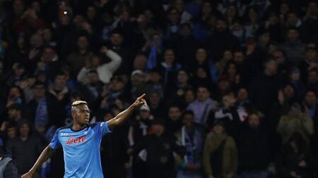 Festejo de Osimhen para el Napoli ante el Eintracht Frankfurt por la Champions League. Foto: REUTERS.