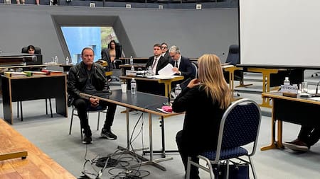 Careo entre el abuelo de Lucio Dupuy y la ex abogada de la familia. Foto: Telam.