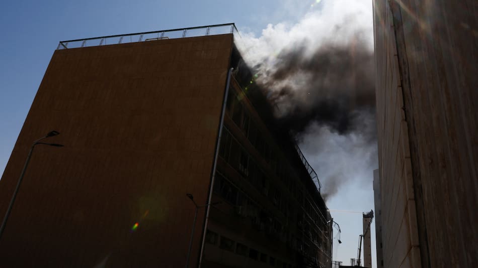 Ataque de Irán contra un hospital de Israel. Foto: REUTERS/Amir Cohen.