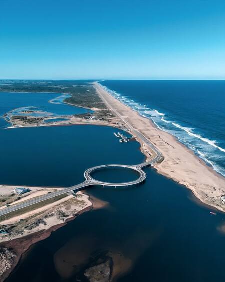 Puente Laguna Garzón. Foto X @Uy_Paisajes