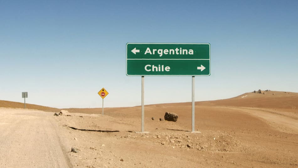 Argentina y Chile tienen intereses contrarios respecto a las Islas Malvinas.