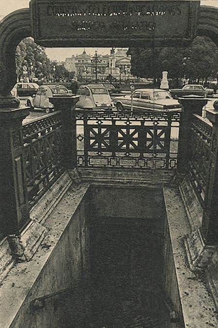 Boca por las que “respiraba” el túnel a fines de los 40. Foto: Revista Siete Días