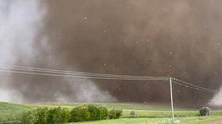 Grave tornado en Canadá. Foto: captura Twitter.