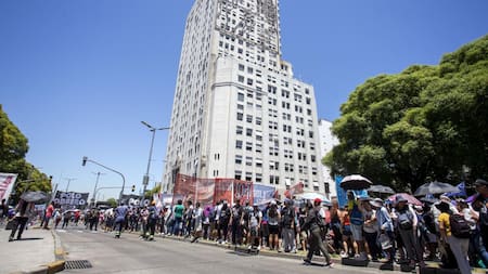 Milei busca demoler el edificio del Ministerio de Desarrollo Social que tiene la imagen de Evita