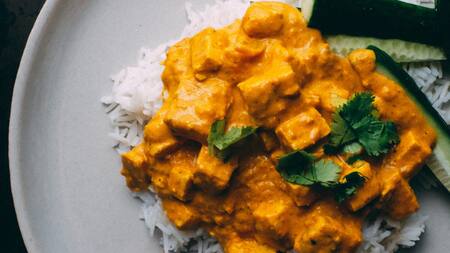 Pollo con manteca, plato típico de la India. Foto: Unsplash
