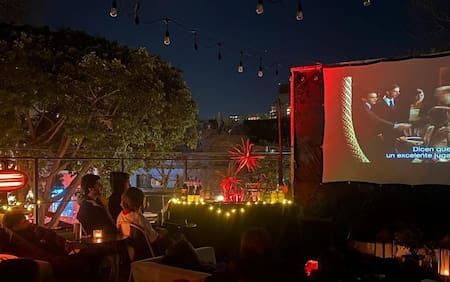 Cine al aire libre en Palermo. Foto: Instagram @cintaproyecciones.