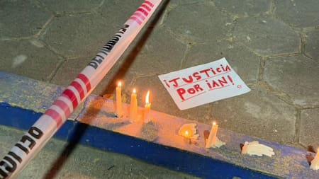 Con velas, globos y carteles, familiares y amigos despidieron a Ian, el alumno de 13 años que fue asesinado por un compañero en Santa Fe
