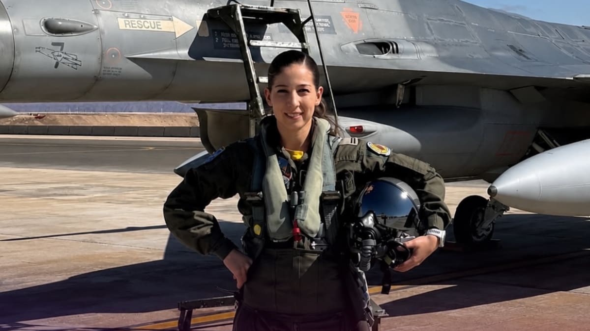Quién es Francisca Caces Arias, la primera mujer piloto de F-16 que hizo historia en Sudamérica