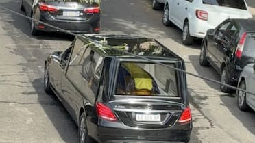 Tras el velatorio en La Bombonera, trasladaron los restos de Miguel Ángel Russo al cementerio de Pilar