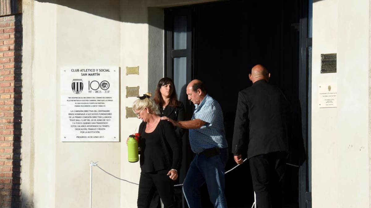 Familiares de Emiliano Sala en el último adiós en Santa Fe (Reuters)
