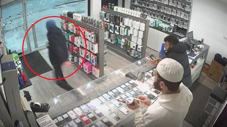 Video viral: Intento de robo en Gran Bretaña. Video: Reddit.