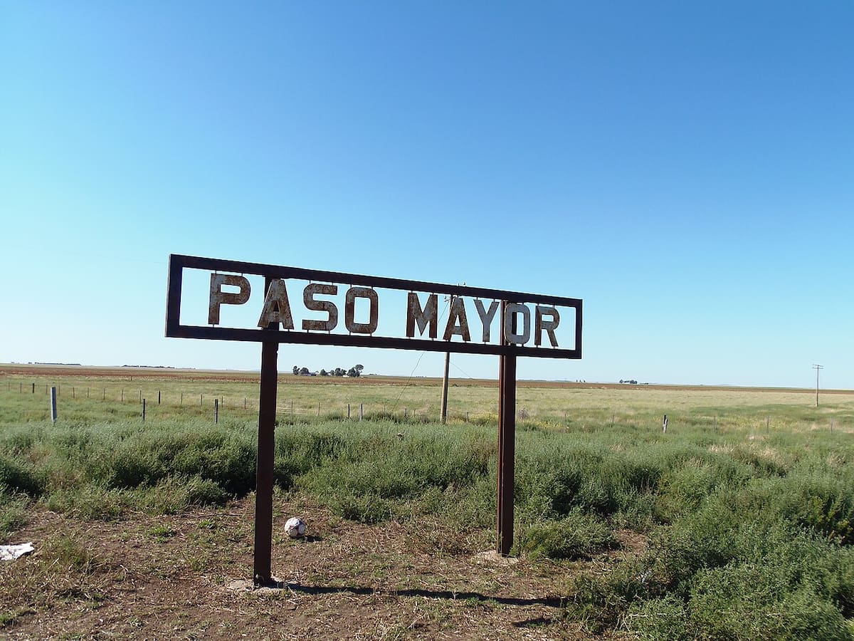 Entre ruinas, vías abandonadas y leyendas rurales