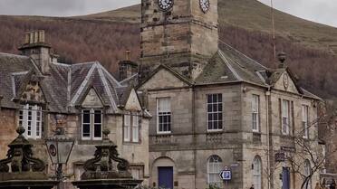 No es Inverness: el pueblito de Escocia donde se filmó Outlander y que no aparece en las rutas turísticas