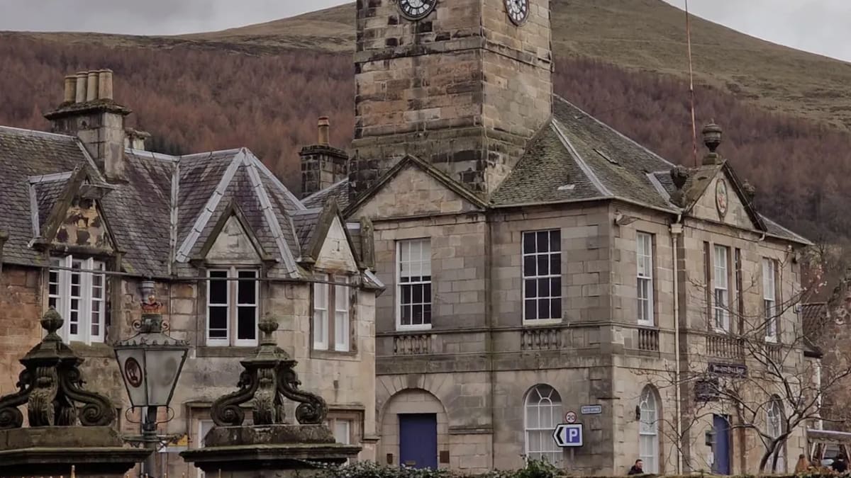 No es Inverness: el pueblito de Escocia donde se filmó Outlander y que no aparece en las rutas turísticas