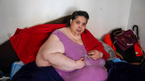 Aislada por la obesidad: pesa más de 200 kilos, quedó encerrada en un sexto piso y pide atención médica urgente