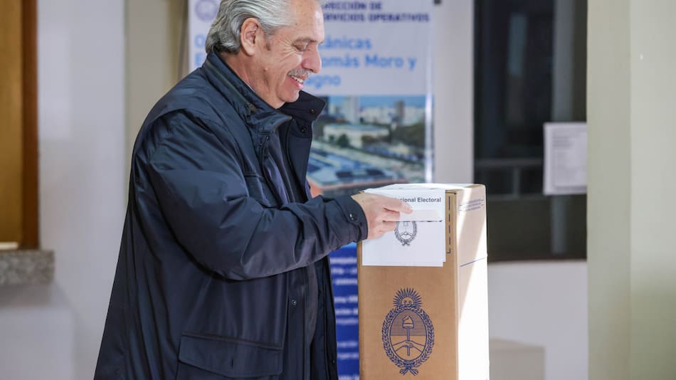 Alberto Fernández votando en el balotaje 2023. Foto: Télam.